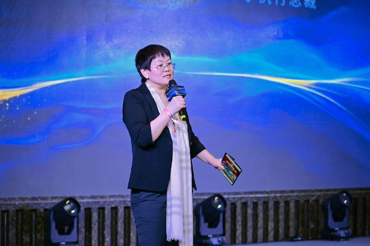 李凤媛.jpg 皇冠体育